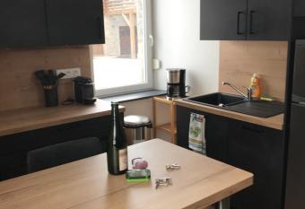 Le Deux Pieces has Balcony rooms