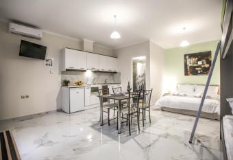 Del Sol #2 Meteora Luxurious Family Suites has Balcony rooms