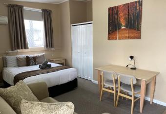 CBD GI Motel has Balcony rooms