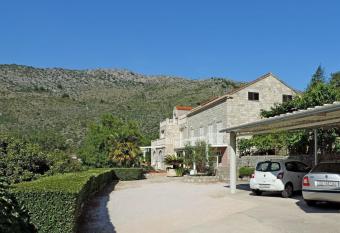 Apartments Kruno has Balcony rooms