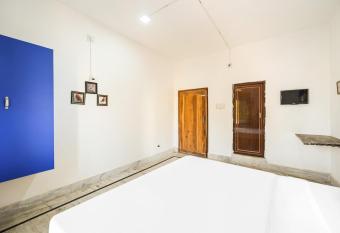 OYO Smita Regency allows 18 year olds to book a room