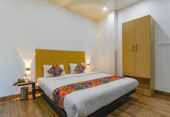 FabHotel Super 3 Premium II allows 18 year olds to book a room