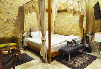                  ,                            allows 18 year olds to book a room