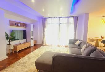 New Modern 2bdr With Pool and Gym Apartment has Balcony rooms