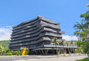 OA HOTEL Wushih Marina allows 18 year olds to book a room