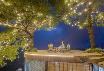 M   M  ng House Tam      o - Venue Travel has rooms with a private hot tub