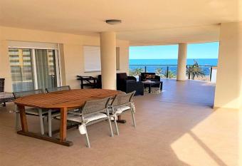 Paseo Maritimo 4 Pta 30 LEK has Smoking rooms