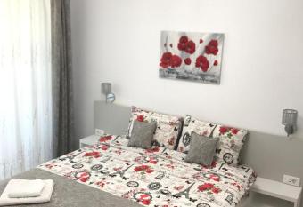 NEW Aparthotel Floresti has Balcony rooms