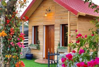                              has rooms with a private hot tub