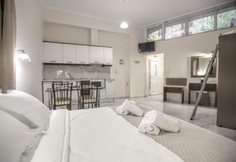 Del Sol #4 Meteora Luxurious Family Suites has Balcony rooms