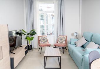 Apartamentos Tur  sticos Plaza del Rey has Balcony rooms