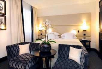 Tiffany Hotel has Balcony rooms