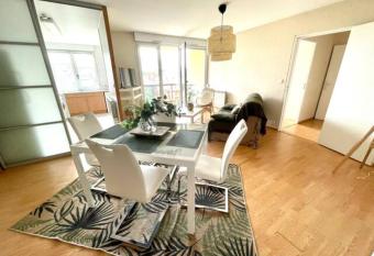 Hyper Centre JOY has Balcony rooms