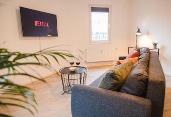 World of Rooms - Apartment Paris allows 18 year olds to book a room