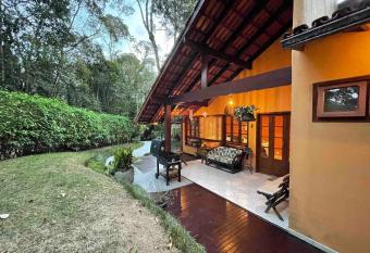 Casa de campo aconchegante e moderna has Balcony rooms