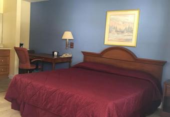 Maple leaf motel has Balcony rooms