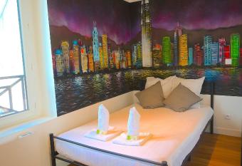 Class&City Appt 10mn Aeroport Roissy CDG allows 18 year olds to book a room