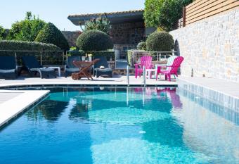 Nina Villa avec piscine priv  e has Balcony rooms