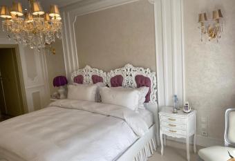 Suites Gloria has Balcony rooms