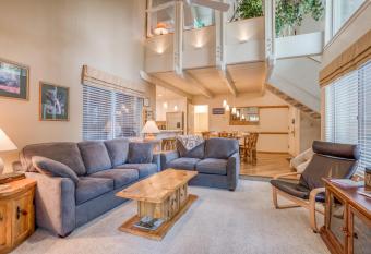 Tennis Village 44 has Balcony rooms