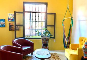 La Casa Rosal, Pool allows 18 year olds to book a room