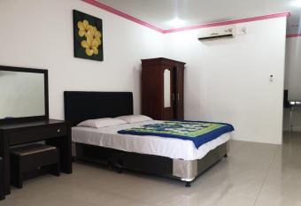 OYO 90822 Hotel Taman Wisata allows 18 year olds to book a room