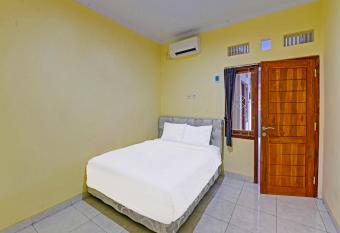 OYO 90823 Casa Jupiter Shine allows 18 year olds to book a room