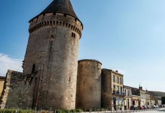 Logis H  tel de la Tour has Balcony rooms