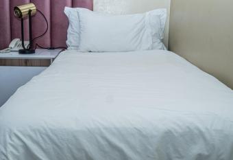 Henry George Guest House has Balcony rooms