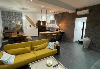 Appart 110m2 terrasse climatis   quartier m  di  val has Balcony rooms