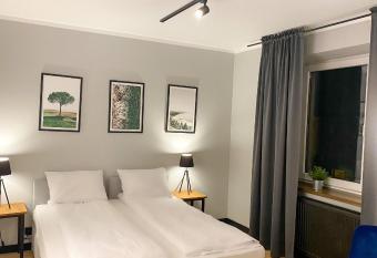 Zajazd Valentino / Listopadowa 55 has Balcony rooms