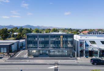 Golden Hotel allows 18 year olds to book a room