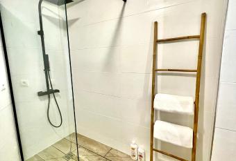 Nouveaut   - L Oasis - T3 - 70 M2 - Jacuzzi has rooms with a private hot tub