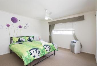 3 Bedroom Unit earlier check in Pet Friendly allows 18 year olds to book a room