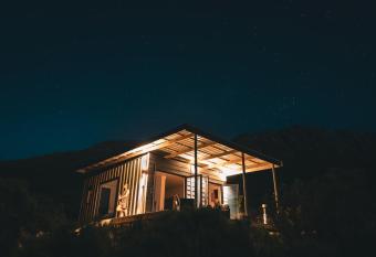 Springsteen Cabins has rooms with a private hot tub