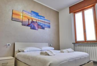 [Milano - Como] Elegante Casa con Ampio Terrazzo has Balcony rooms