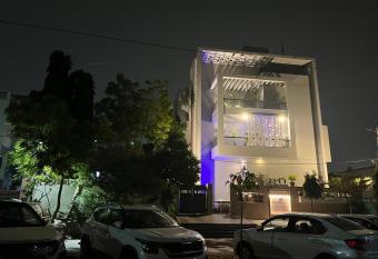 Hotel Vasudha Palace has Smoking/Balcony rooms