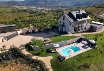 Hotel Boutique Finca esencial allows 18 year olds to book a room