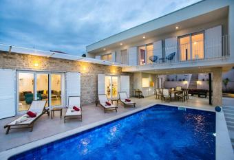 Beachfront Villa Lori with private swimming pool has Balcony rooms