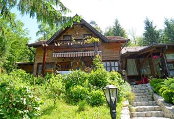 Holiday Home Tonkina ku  a allows 18 year olds to book a room