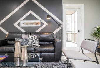 Downtown! 24h Concierge! Private Balcony! 11K has Balcony rooms