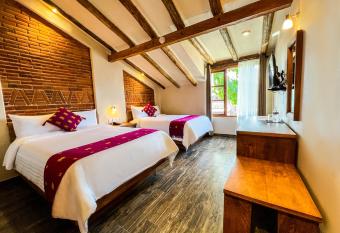 Hotel Junvay allows 18 year olds to book a room