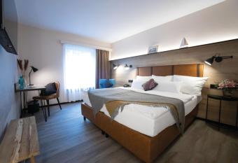 Oste-Hotel Superior allows 18 year olds to book a room
