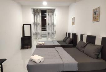 EMERALD MUSLIM HOMESTAY CAMERON HIGHLANDS has Balcony rooms