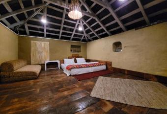 The Olive Hut has Smoking rooms