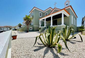 REF  GIO DOURADO allows 18 year olds to book a room