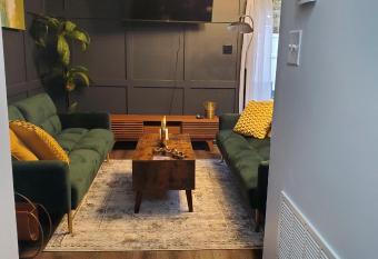 CreativeET Homes #4 - A Fine New York Experience has Balcony rooms