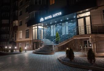 Lotus Hotel Chisinau has Balcony rooms