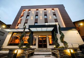 Zlatna Kruna has Balcony rooms