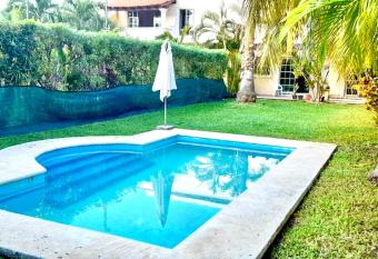 La Maison Bleue has Balcony rooms